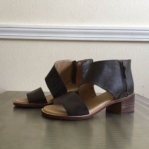 NWOT Gee' WaWa Blanche Leather Sandals